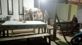 Cegah Curanmor, Polsek Sebangki Datangi Rumah Warga Saat Patroli Malam