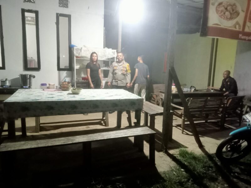 Cegah Curanmor, Polsek Sebangki Datangi Rumah Warga Saat Patroli Malam