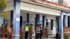 Polwan Polres Melawi Pimpin Upacara di SDN Nanga Pinoh, Tanamkan Nilai Disiplin