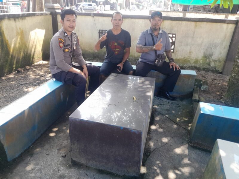 Polsek Mempawah Hulu Sambangi Pemilik Toko dan Warga di Desa Karangan