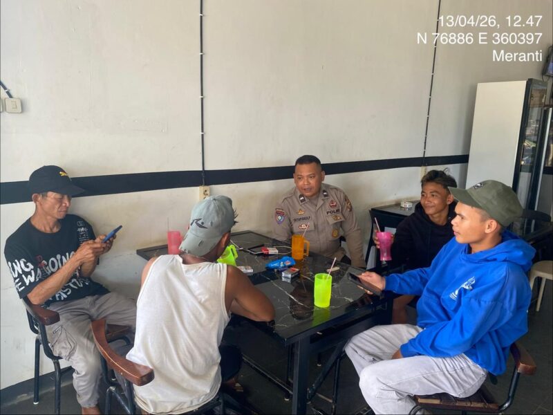 Suasana Santai di Warung Berubah Jadi Dialog Hangat Bersama Polisi