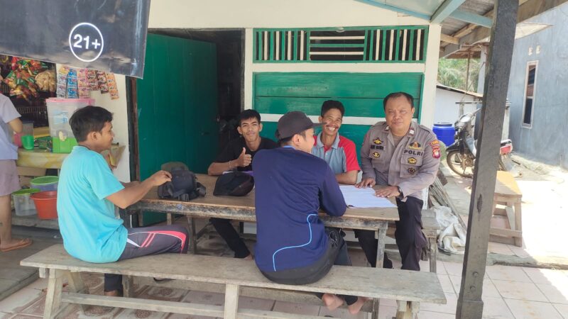 Polisi Sahabat Warga: Duduk Bersama, Bercanda, dan Sampaikan Pesan Kamtibmas