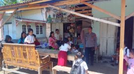 Sedang Asyik Jajan, Pelajar SD Dapat Himbauan Langsung dari Polisi