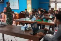 “Guna Memberikan Rasa Tanggung Jawab di Dalam Melaksanakan Tugas” Pj. Danramil Batang Lupar Berikan Materi Kedisiplinan kepada Linmas di Kantor Desa