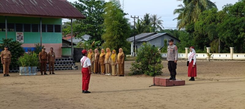Aiptu Sujud Jadi Pembina Upacara di SDN 13 Muara Pawan, Siswa Diberi Edukasi Disiplin
