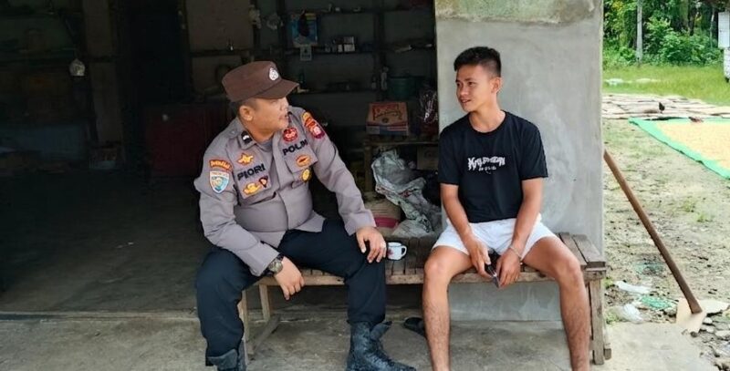 Bentuk Pengabdian Kepada Masyarakat, Bhabinkamtibmas Subsektor Sompak Dengarkan Keluh Kesah Warga