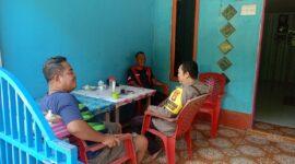 Teras Rumah Jadi Ruang Dialog, Bhabinkamtibmas Bangun Kepercayaan Warga