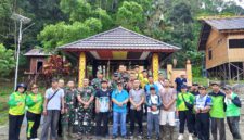 Sambut Tradisi Naik Dango, Kodim 1209/Bky Fokus Bersihkan Area Rumah Panjang Samalantan