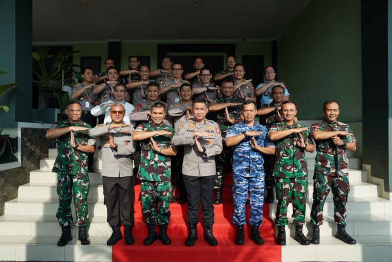 Danrem 121/Abw Turut Dampingi Pangdam XII/Tpr Terima Kunjungan Siswa Sespimti Polri Dikreg ke-35 Tahun 2026 di Wilayah Kodam XII/Tpr