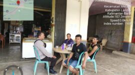 Polisi Datang Saat Warga Bersantai, Suasana Jadi Akrab dan Penuh Pesan