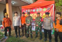 TNI dan Tim SAR Gabungan Berhasil Evakuasi Korban Helikopter PK-CFX di Bukit Puntak Sekadau