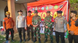 TNI dan Tim SAR Gabungan Berhasil Evakuasi Korban Helikopter PK-CFX di Bukit Puntak Sekadau