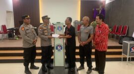 Polres Sintang Gelar Aksi Sosial, Salurkan Bantuan dan Makanan Siap Santap kepada Warga