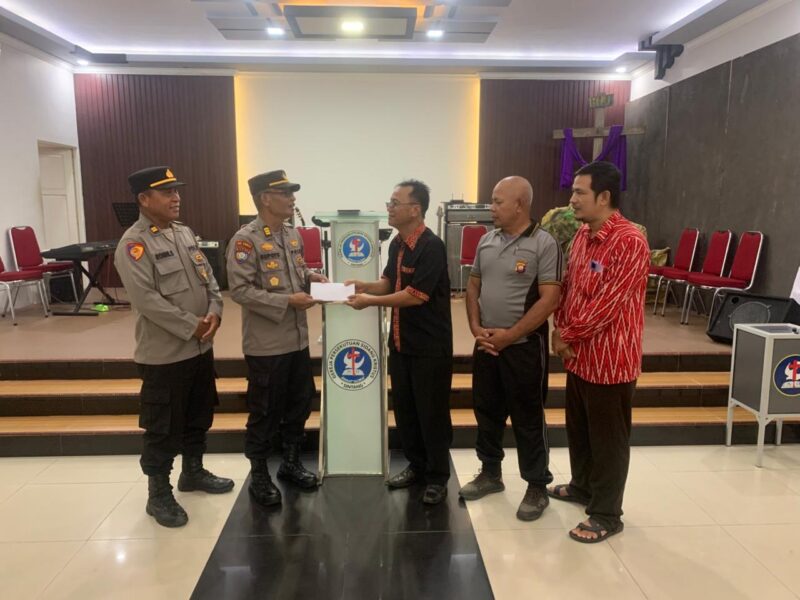 Polres Sintang Gelar Aksi Sosial, Salurkan Bantuan dan Makanan Siap Santap kepada Warga