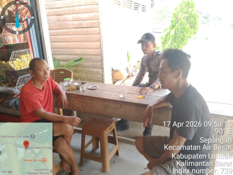 Polisi Sambangi Warga Saat Patroli Siang, Ingatkan Waspada Cuaca Tak Menentu