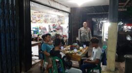 Warga Nongkrong Dapat Imbauan Langsung, Polisi Ingatkan Ancaman Kejahatan Malam Hari