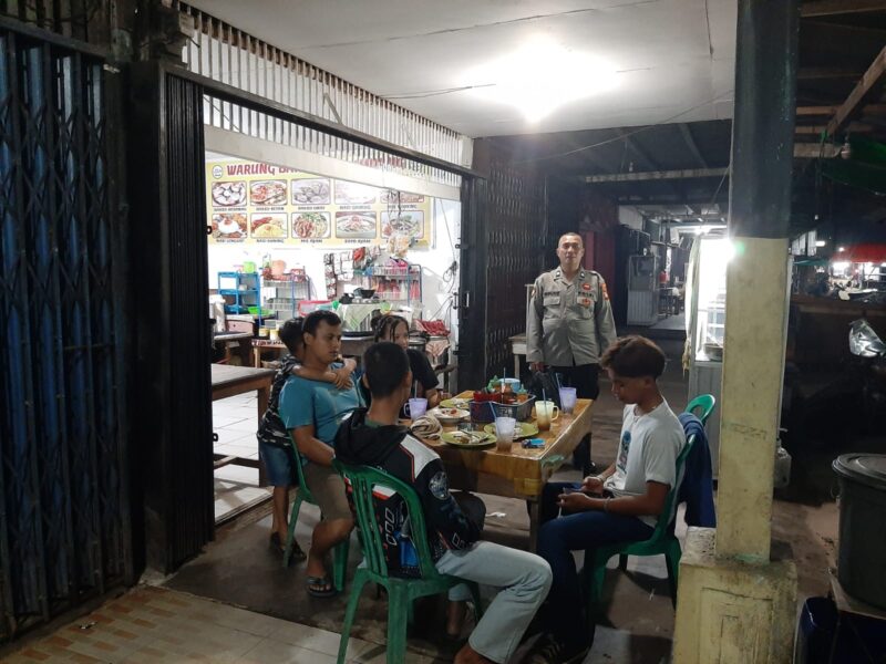 Warga Nongkrong Dapat Imbauan Langsung, Polisi Ingatkan Ancaman Kejahatan Malam Hari