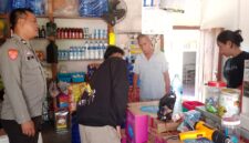 Patroli Rutin Siang Hari, Personel Polsek Menjalin Jaga Kamtibmas di Pasar Menjalin