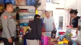 Patroli Rutin Siang Hari, Personel Polsek Menjalin Jaga Kamtibmas di Pasar Menjalin