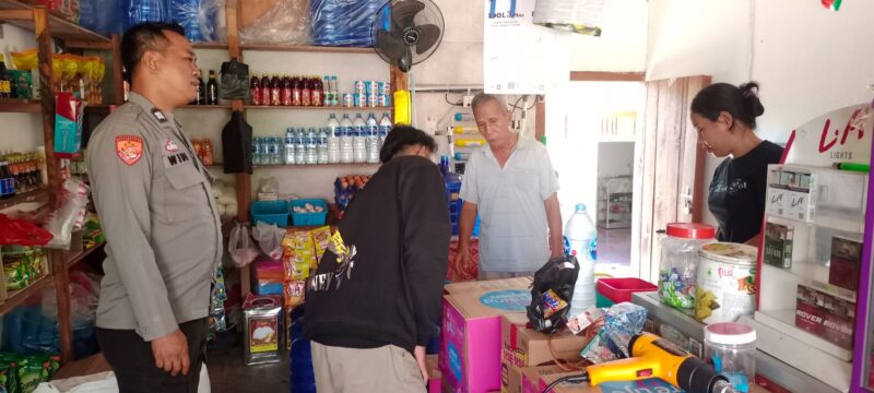 Patroli Rutin Siang Hari, Personel Polsek Menjalin Jaga Kamtibmas di Pasar Menjalin