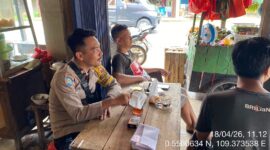 Bhabinkamtibmas Ajak Warga Jaga Kamtibmas Tetap Kondusif di Kecamatan Mempawah Hulu