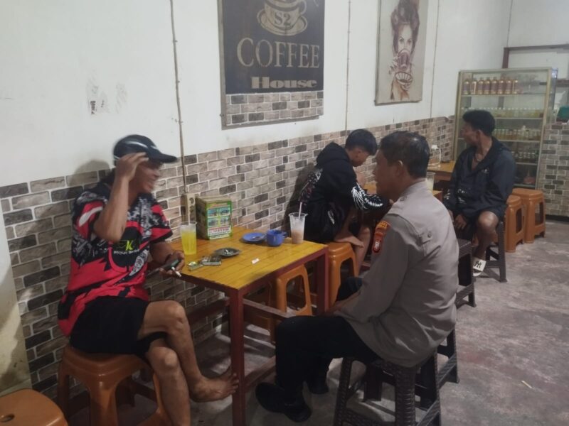 Hangatnya Jumat Malam: Polisi dan Warga Duduk Bersama Jaga Kamtibmas