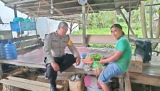 Gelar Patroli Sambang di Pemukiman Warga, Anggota Polsek Muara Pawan Tampung Curhatan Warga