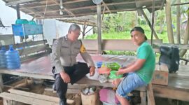 Gelar Patroli Sambang di Pemukiman Warga, Anggota Polsek Muara Pawan Tampung Curhatan Warga