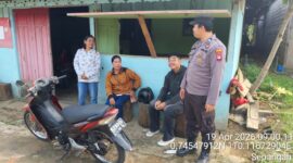 Polisi Humanis Sambangi Warga, Ingatkan Keselamatan Saat Hendak Bepergian