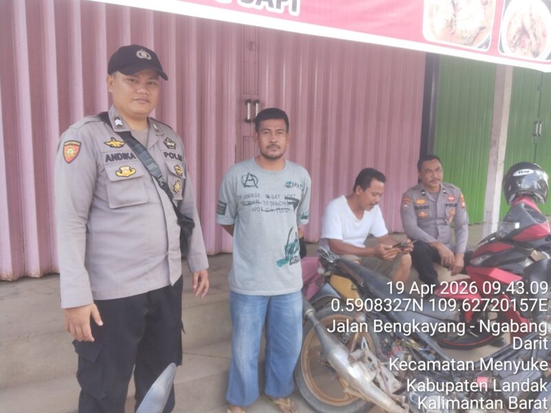 Patroli Dialogis Siang Hari Sampaikan Pesan serta Imbauan Kamtibmas kepada Warga