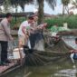 Kapolres Melawi Panen Ikan Bersama Kapolsek Nanga Pinoh