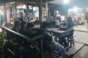 Polisi Sapa Warga di Warung, Patroli Malam Polsek Mandor Tuai Apresiasi