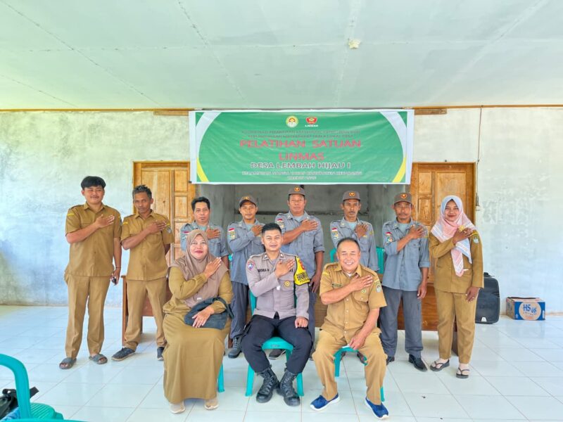 Bhabinkamtibmas Polsek Nanga Tayap Briptu Rahmad Pimpin Pelatihan Linmas Desa Lembah Hijau
