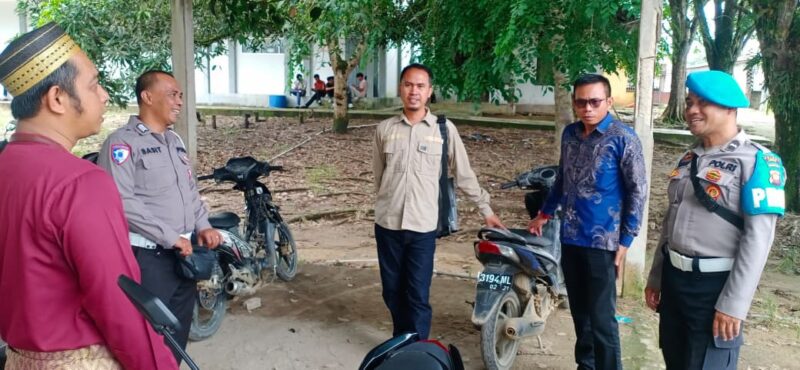 Ciptakan Situasi Kondusif, Personel Polsek Mempawah Hulu Sambangi Warga Desa Karangan