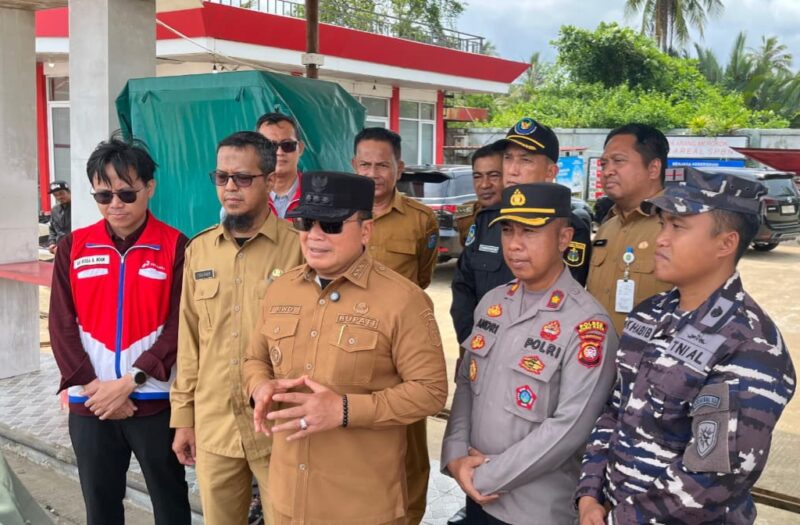 Letda Laut (T) Akhmad Khabibullah Dampingi Bupati Kubu Raya di Sungai Kakap