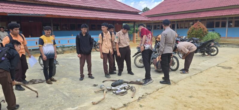 Polisi Tertibkan 14 Motor Knalpot Brong di SMAN 3 Mandor