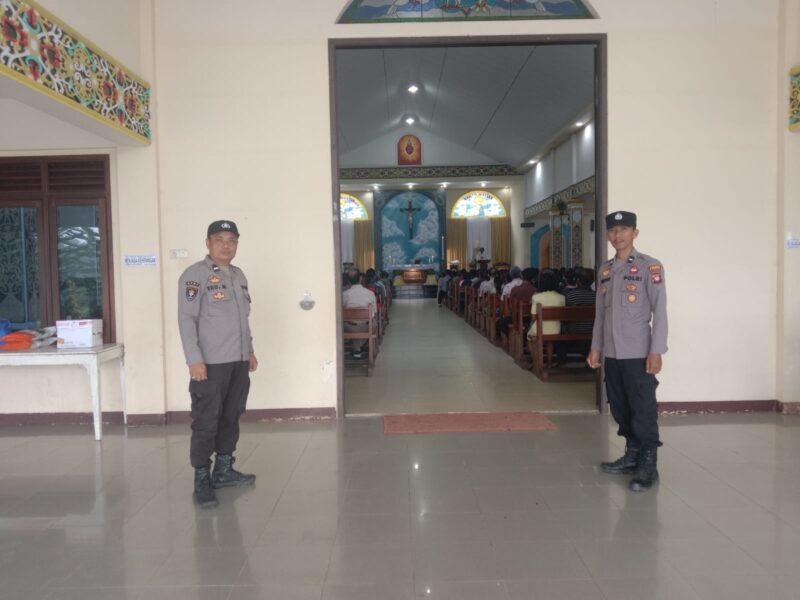 Polisi Amankan Gereja Santo Agustinus dan Santo Matias Saat Misa