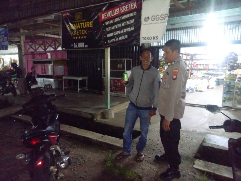 Polisi Sambangi Warga di Malam Hari, Ciptakan Situasi Aman dan Kondusif