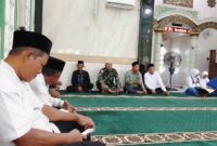 Jalin Silaturahmi, Anggota Koramil 06/Selakau Hadiri Kegiatan Majlis Taklim di Wilayah Binaan