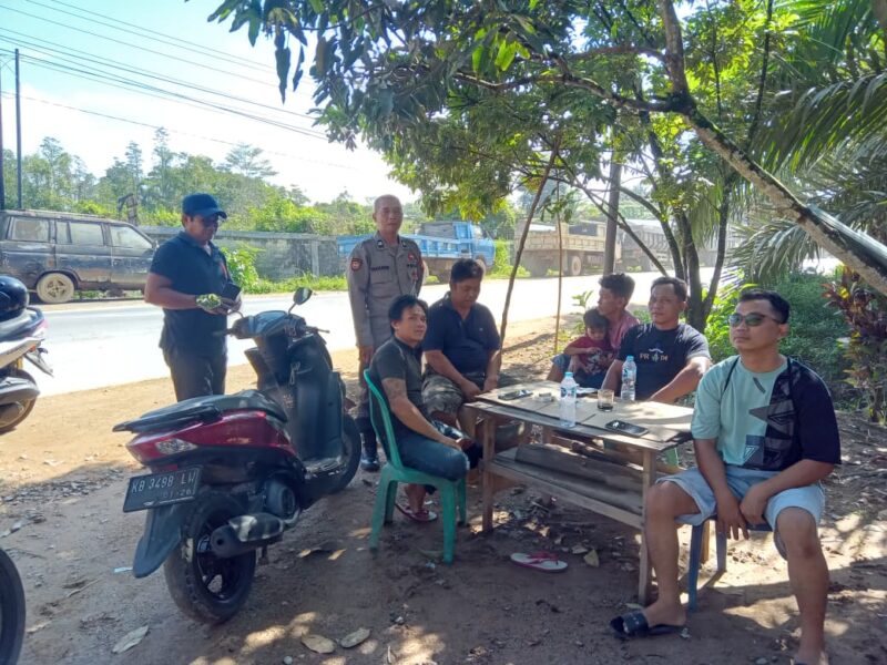 Suasana Teduh, Polisi Mandor Sapa Warga dan Jaga Kondusifitas