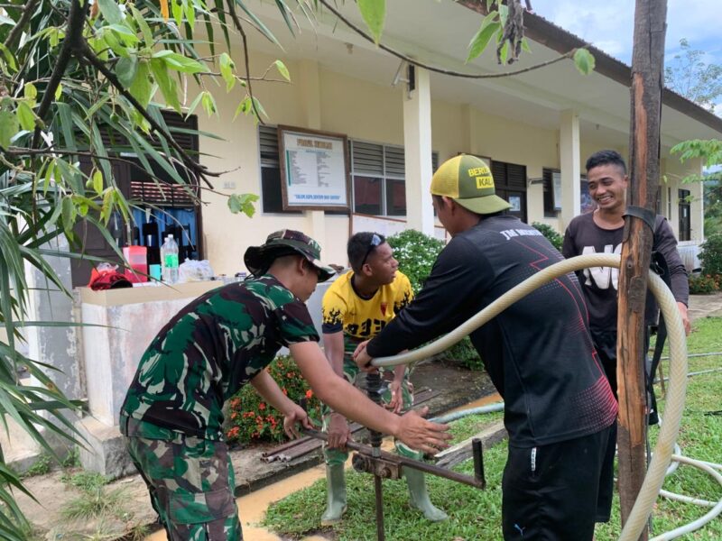 Satgas TMMD Ke-128 Kodim 1204/Sanggau Terus Lakukan Pengeboran Sumur Bor di SDN 3 Semayang