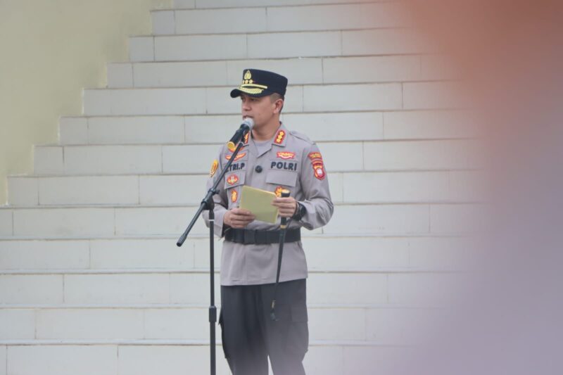 Kombes Pol Endang Tri Purwanto Pimpin Apel Kenaikan Pangkat Kompol Sutardi di Polresta Pontianak