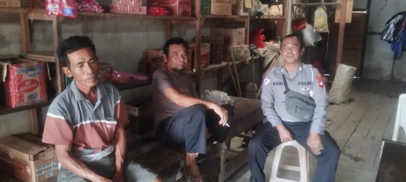 Kanit Lantas Polsek Mempawah Hulu Sambangi Warga, Sampaikan Pesan Kamtibmas dan Keselamatan Lalu Lintas