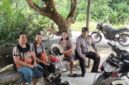 Ngobrol Asyik di Teras, Polisi Polsek Air Besar Sapa Ibu-Ibu Saat Patroli Siang