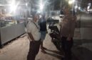 Melalui Patroli Malam, Polsek Mandor Bangun Kedekatan dengan Warga dan Sampaikan Pesan Kamtibmas