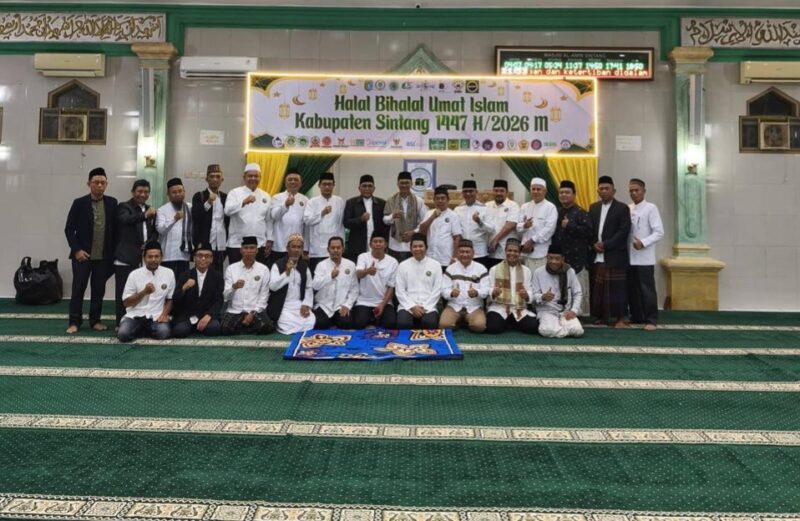Halal Bihalal di Masjid Al Amin Sintang