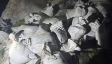 TNI AL dan Kodaeral XII Amankan 81 Karung Material Strategis di Pantai Penyusuk