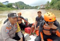 Tim Gabungan Tetap Cari Korban Tenggelam di Sungai Cina Meski Diguyur Hujan