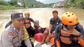 Tim Gabungan Tetap Cari Korban Tenggelam di Sungai Cina Meski Diguyur Hujan