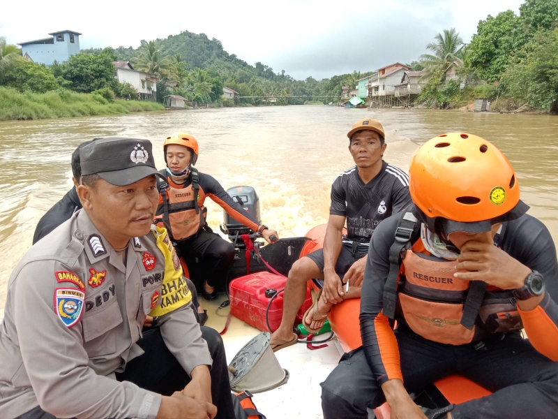 Tim Gabungan Tetap Cari Korban Tenggelam di Sungai Cina Meski Diguyur Hujan